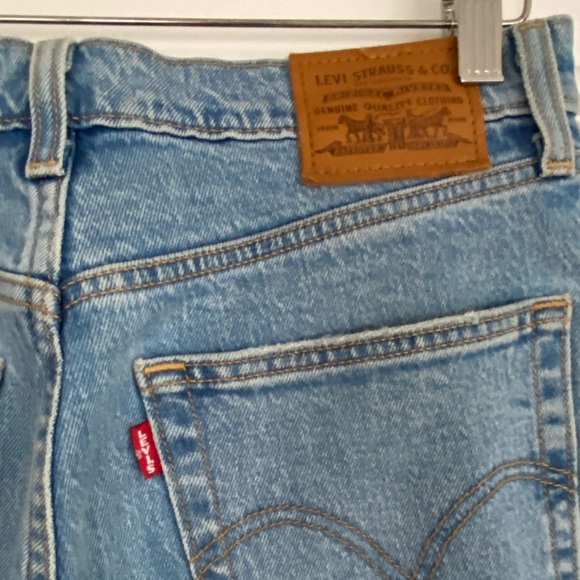Levi’s Distressed Denim - Picture 4 of 7